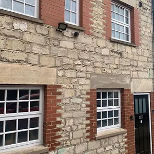 Holiday home 1 Bed House, Free On Street Parking,, Gloucester